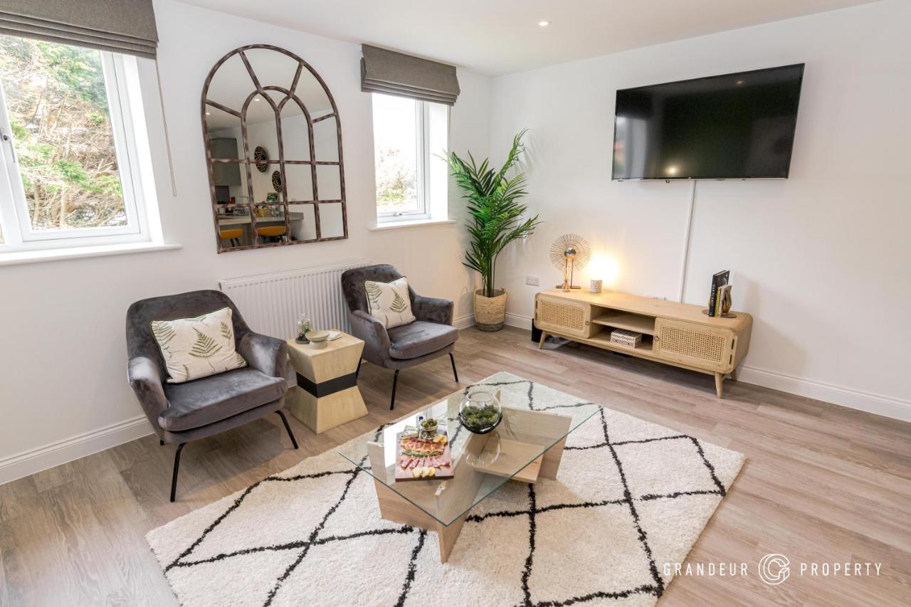 Bournecoast - Stylish Flat With Balcony - Sea Glimpses - 10 Min Walk To Beach - Parking - Wifi - Fm8406 ボーンマス エクステリア 写真