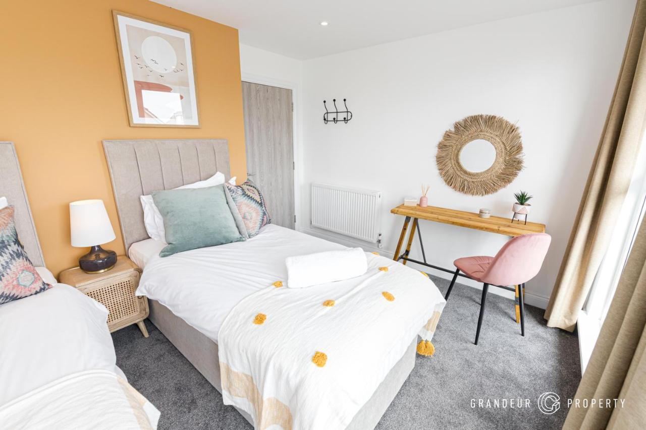 Bournecoast - Stylish Flat With Balcony - Sea Glimpses - 10 Min Walk To Beach - Parking - Wifi - Fm8406 ボーンマス エクステリア 写真